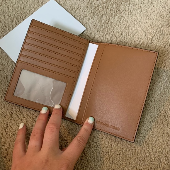 BNWT MK Wallet/Passport Holder - Picture 4 of 4